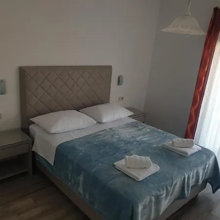 Apartment Mastelic 3 * Trogir