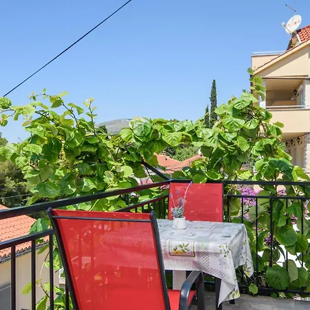Apartment Mastelic 3 * Trogir