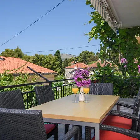 Apartment Mastelic 3 *